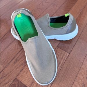 Womens Oofos Eezee Low Shoe size 9